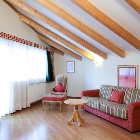 Ciasa Anteriol Aparthotel San Cassiano  Buitenkant foto