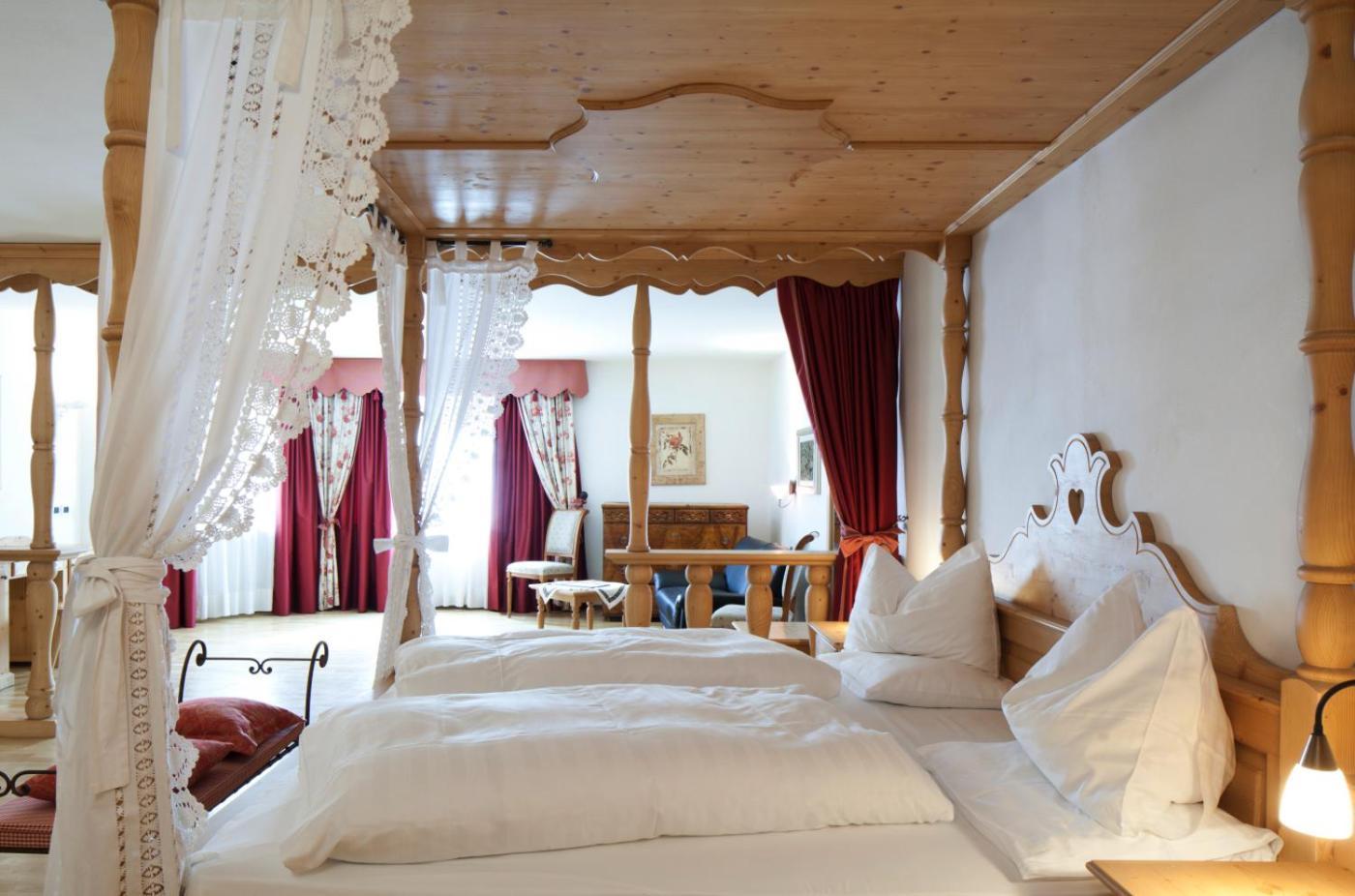 Ciasa Anteriol Aparthotel San Cassiano  Buitenkant foto